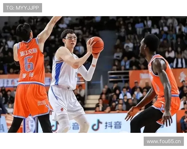 北京末节发力胜浙江 周琦麦基程帅澎表现亮眼 北京末节发力胜浙江 周琦麦基程帅澎表现亮眼